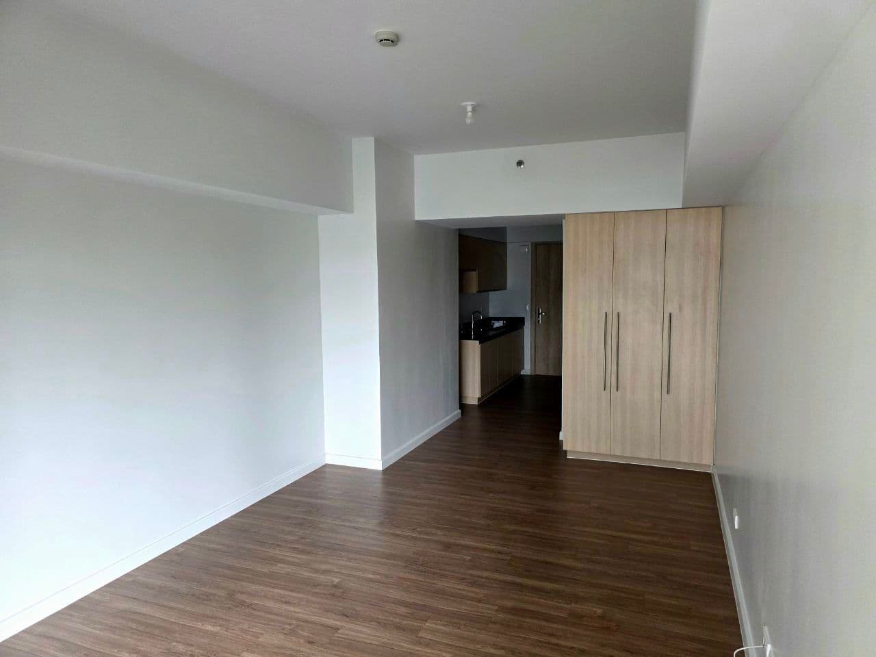 Orean Place | Studio 33sqm Condo for Rent in Quezon City