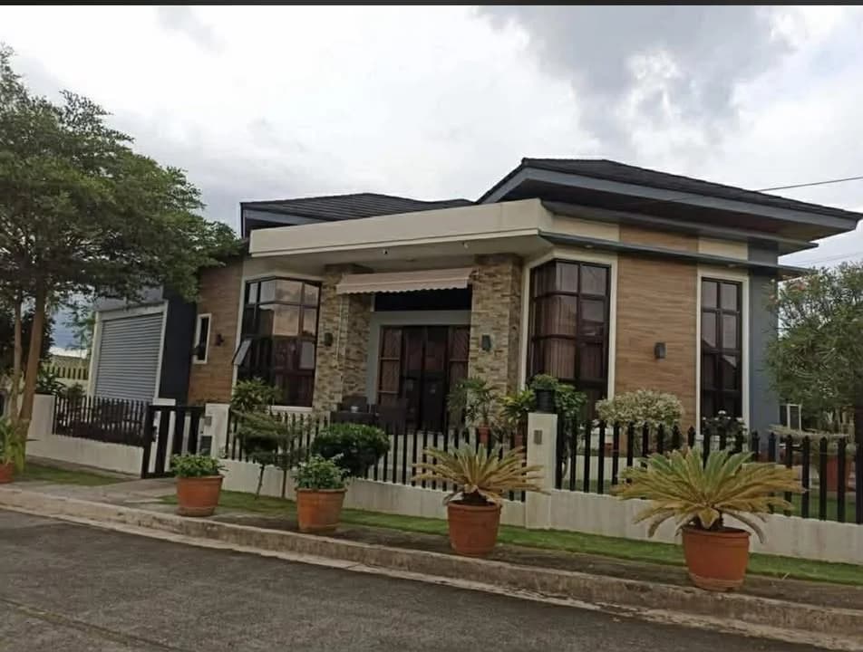 Summit Point Golf Country | 3BR 300sqm House & Lot for Sale in Batangas