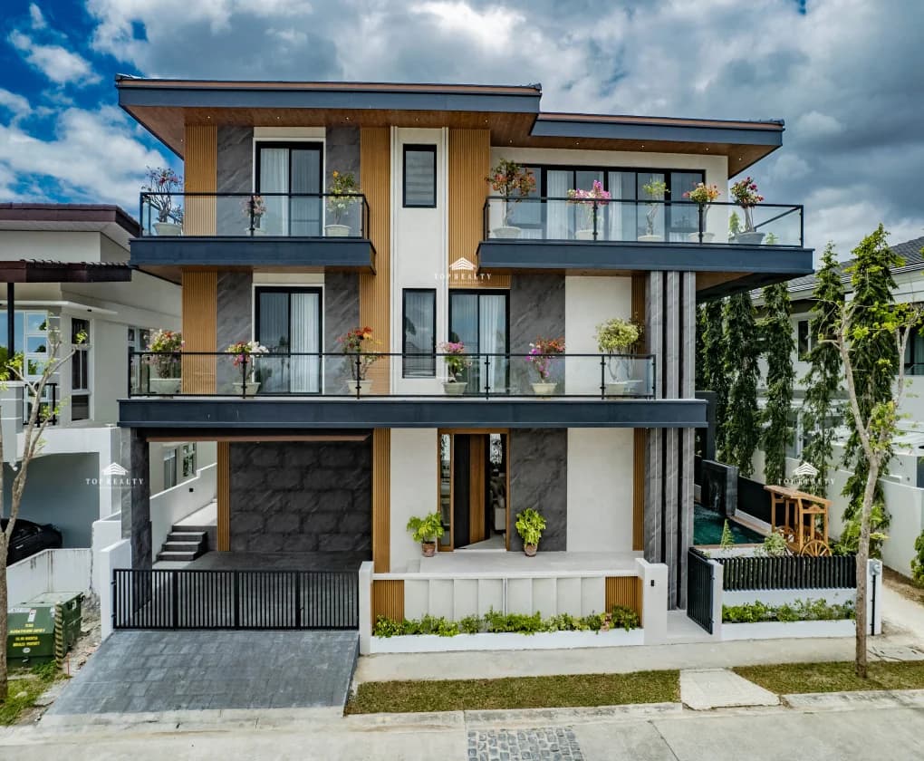 Phuket Mansions | 8BR 688sqm House & Lot for Sale in Cavite