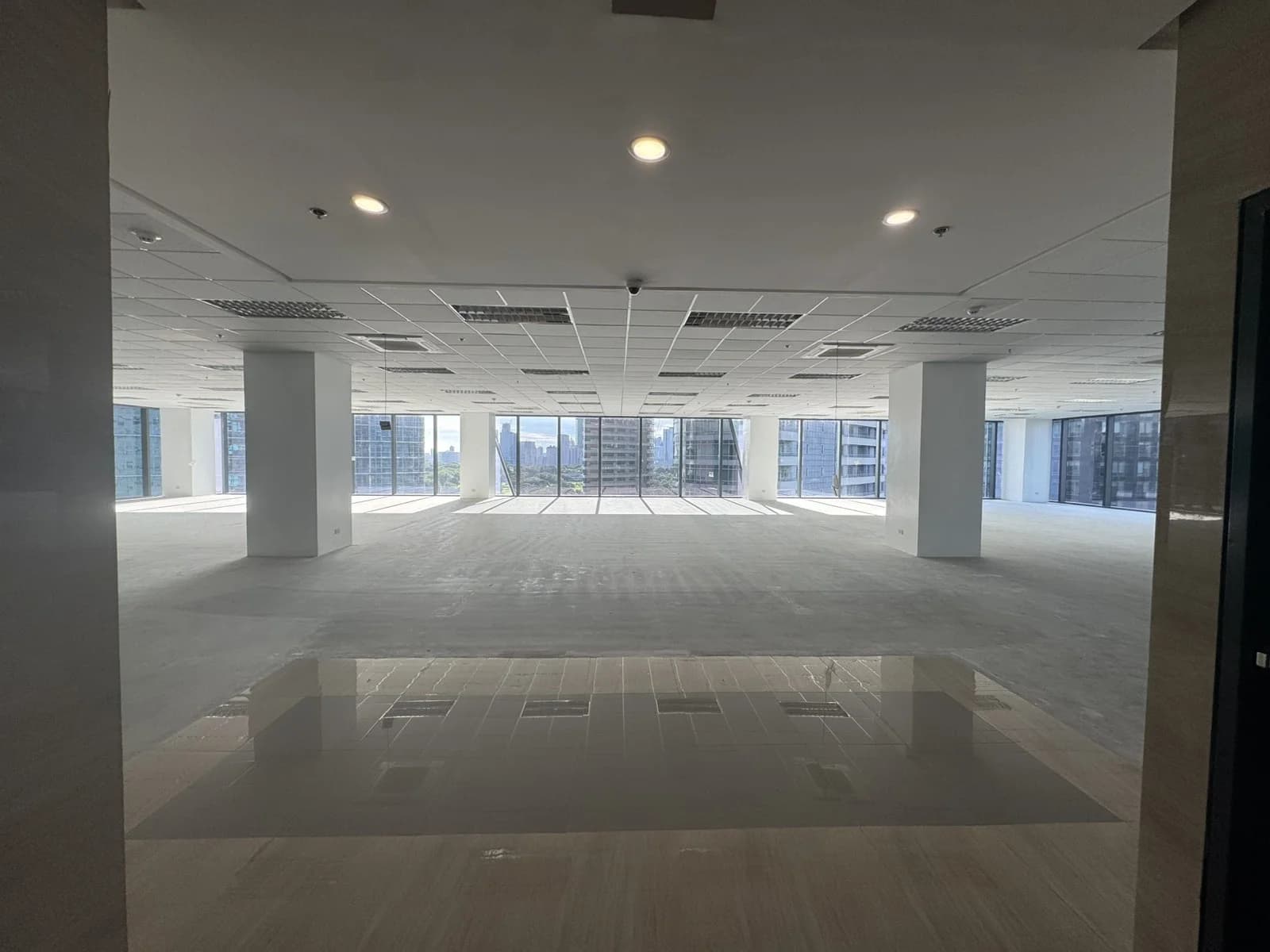 Milestone At Fifth Avenue | 541sqm Office Space for Rent in Taguig City - Bgc