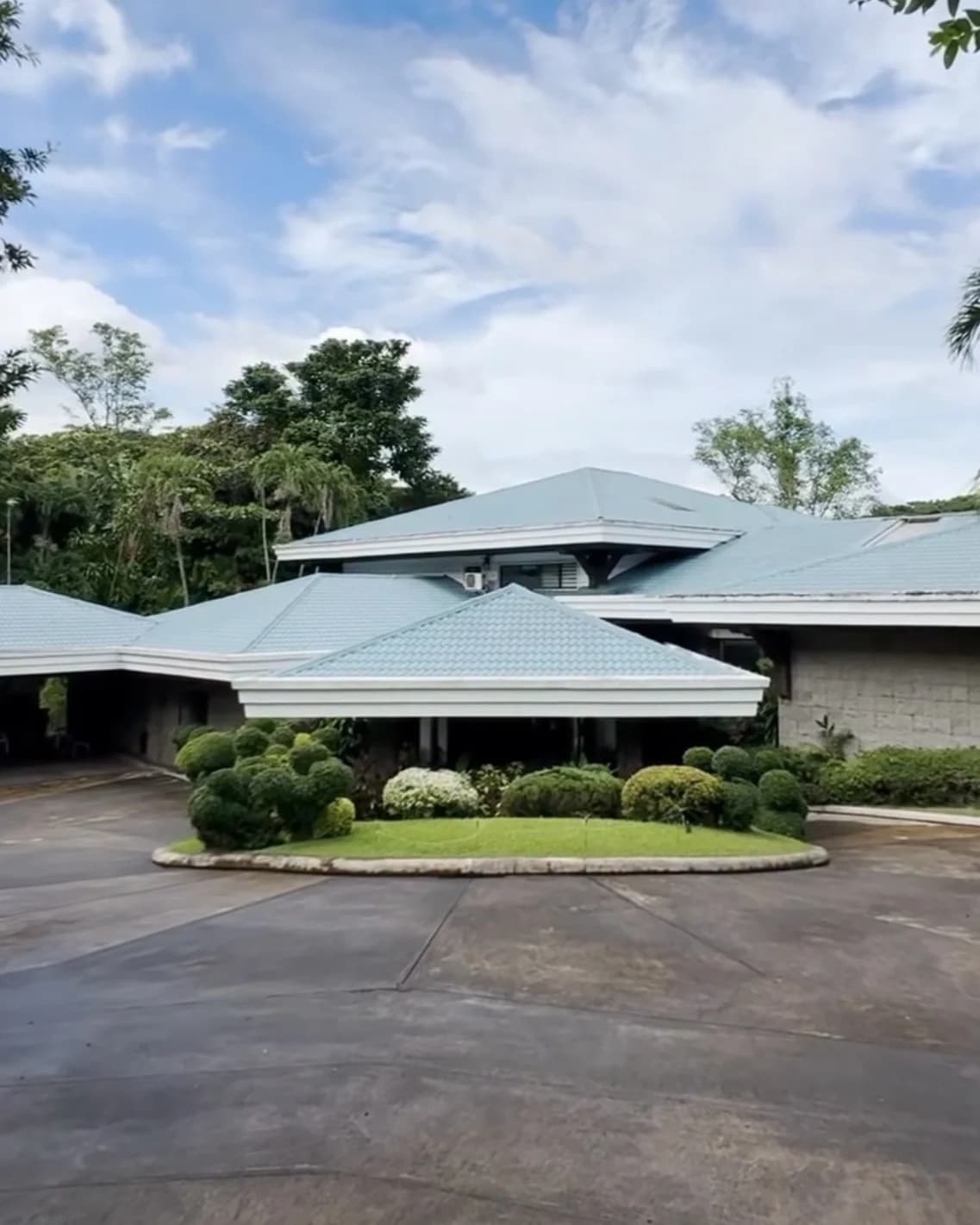 Ayala Alabang Village | 5BR 1071sqm House & Lot for Sale in Muntinlupa City