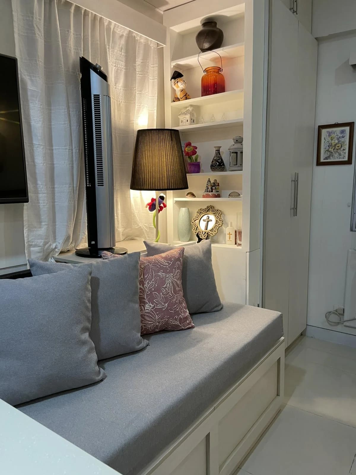 Morgan Suites | Studio 23sqm Condo for Sale in Taguig City - Mckinley