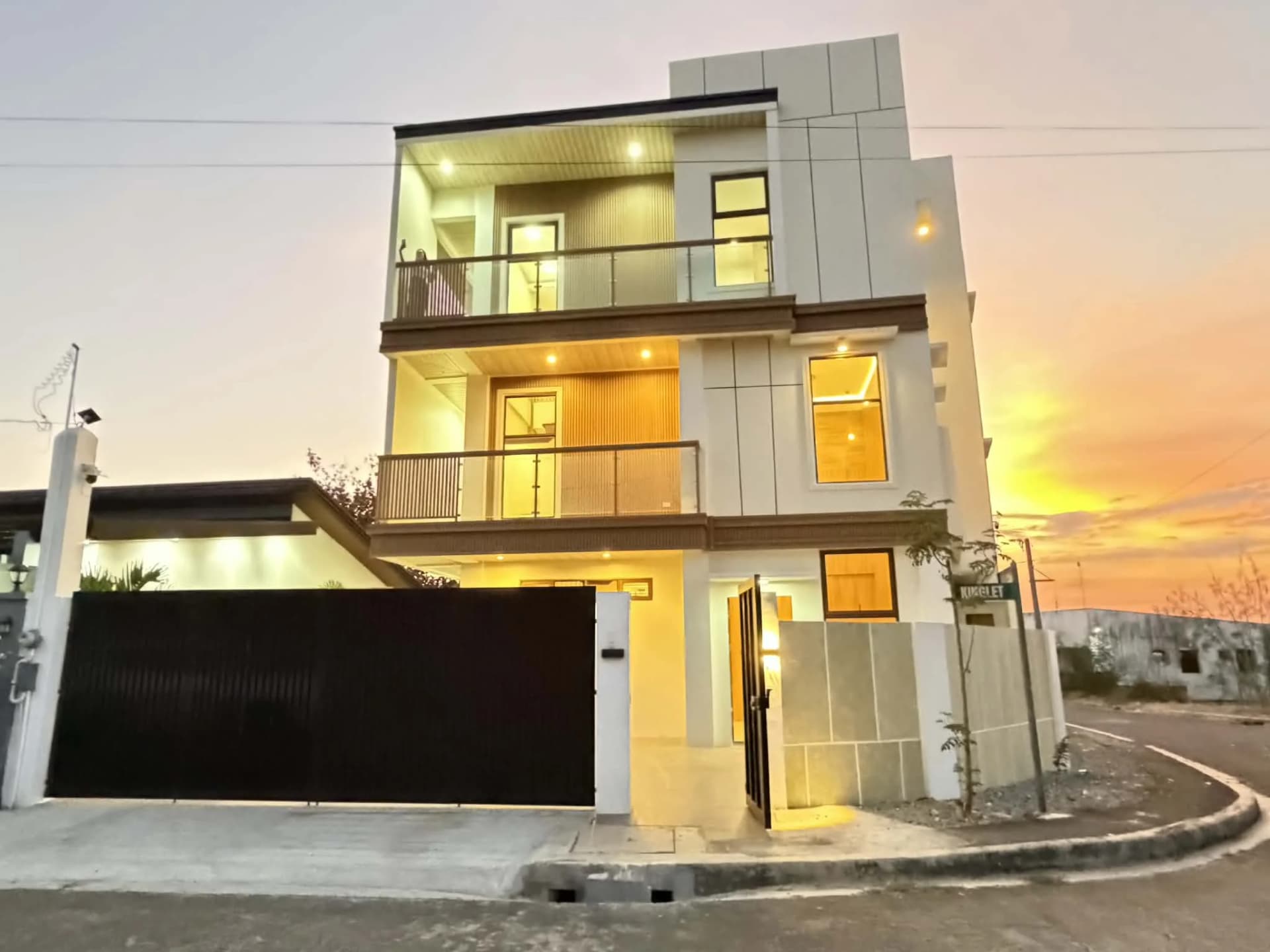 Monteverde Royale | 5BR 270sqm House & Lot for Sale in Rizal