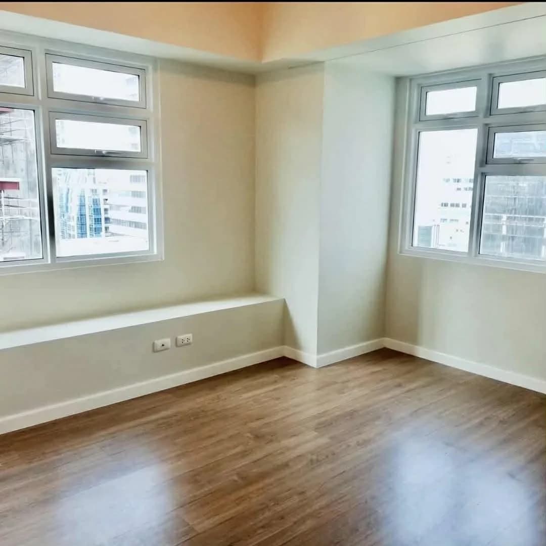 Kroma Tower | 1BR 56sqm Condo for Sale in Makati City - Legazpi Village