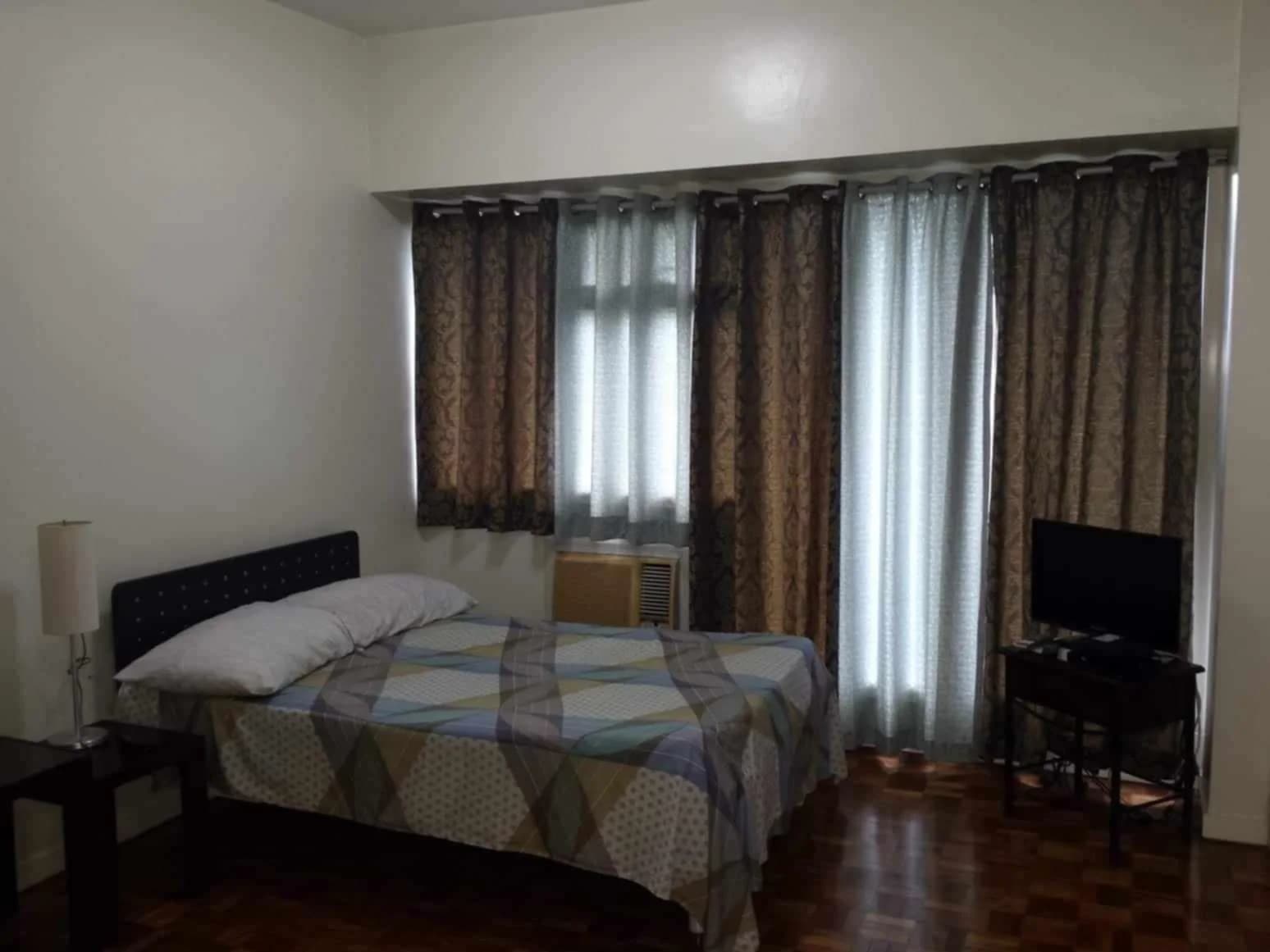 Fifth Avenue | Studio 37sqm Condo for Sale in Taguig City - Bgc