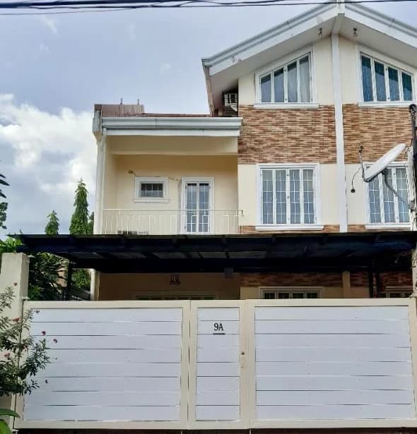 5-br Duplex Town House In Merville | 5BR 200sqm House & Lot for Sale in Parañaque City
