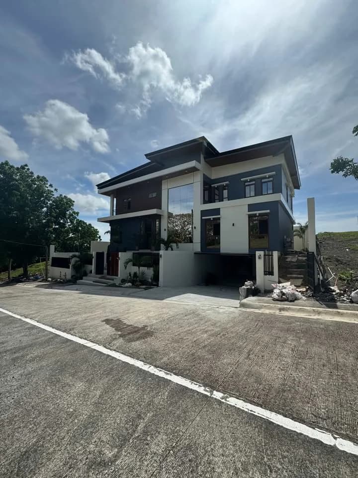 Manila Southwoods Estate | 6BR House & Lot for Sale in Laguna