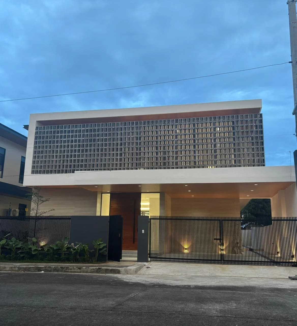 Orchard Golf And Country Club | 4BR 350sqm House & Lot for Sale in Cavite