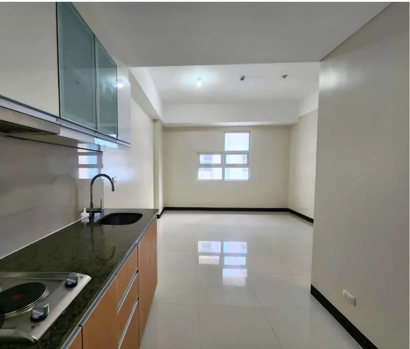 101 Newport Boulevard | Studio 25sqm Condo for Sale in Pasay City