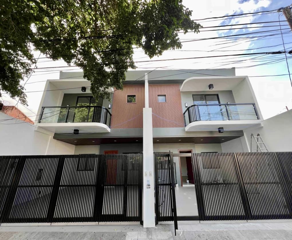 Bf Resort Village | 4BR 190sqm Townhouse for Sale in Las Piñas City