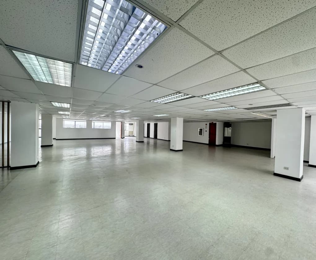 Salamin Building - Salcedo Street Legaspi Village | 550sqm Office Space for Rent in Makati City - Legazpi Village