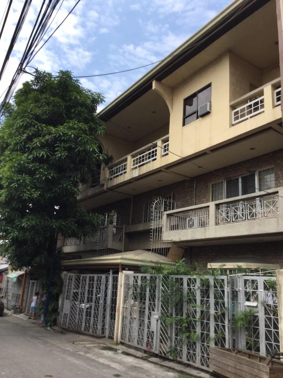 3-storey Residential Building | 3BR 700sqm House & Lot for Sale in Makati City