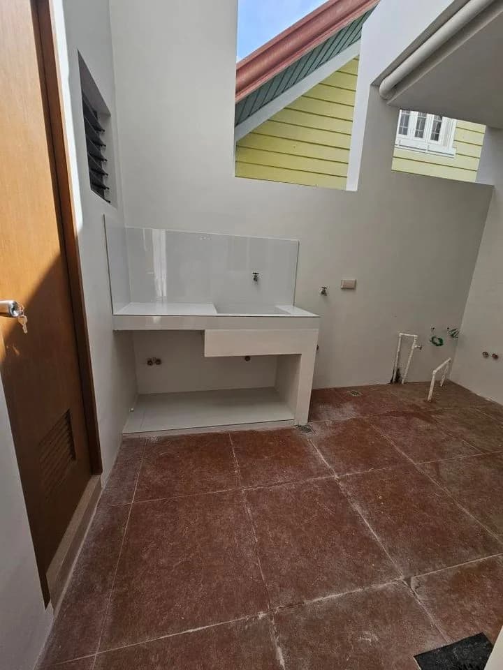 Bf Resort | 4BR 225sqm House & Lot for Sale in Las Piñas City