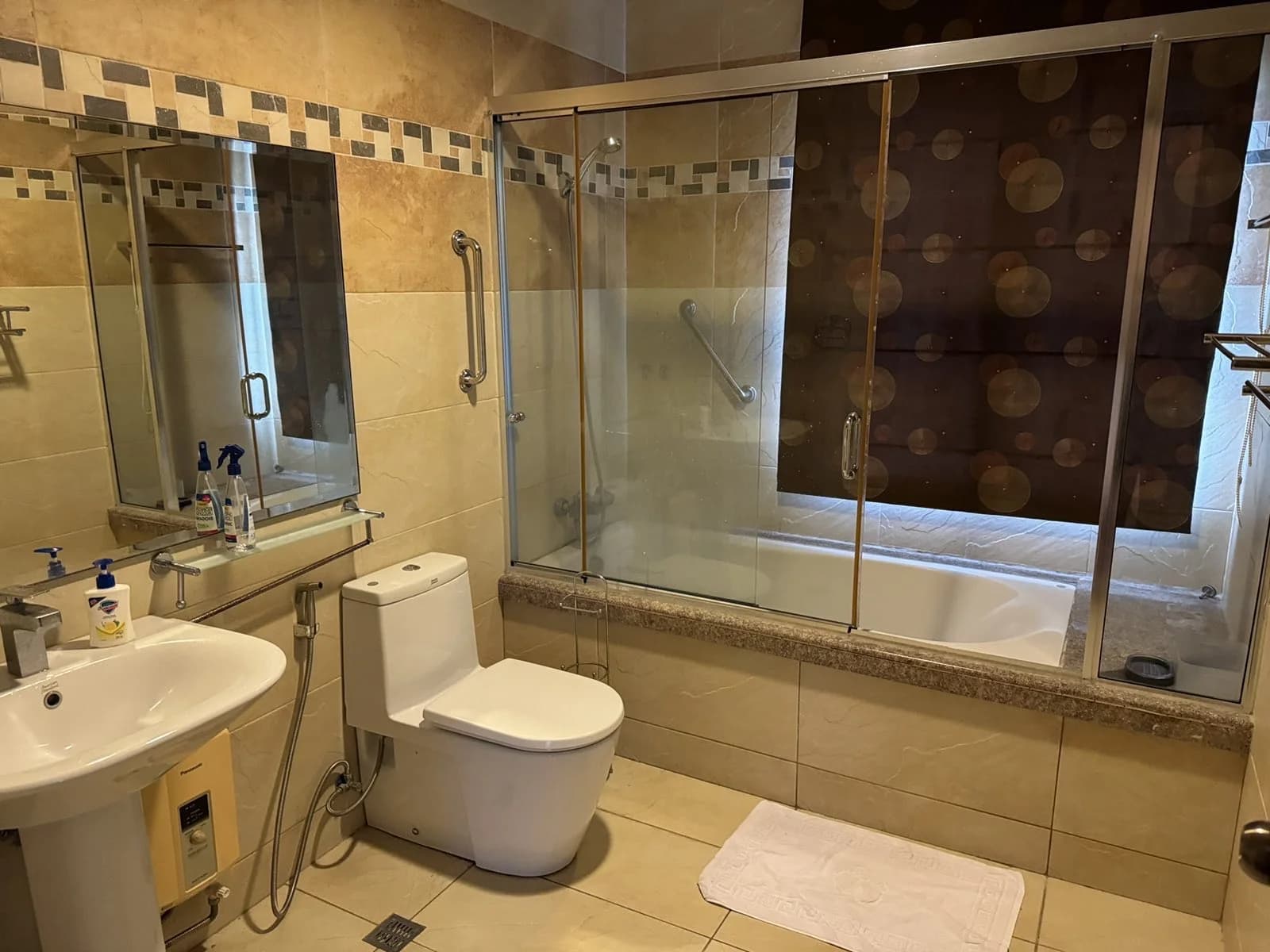 Woodridge Place | 4BR 257sqm Condo for Sale in Tagaytay City