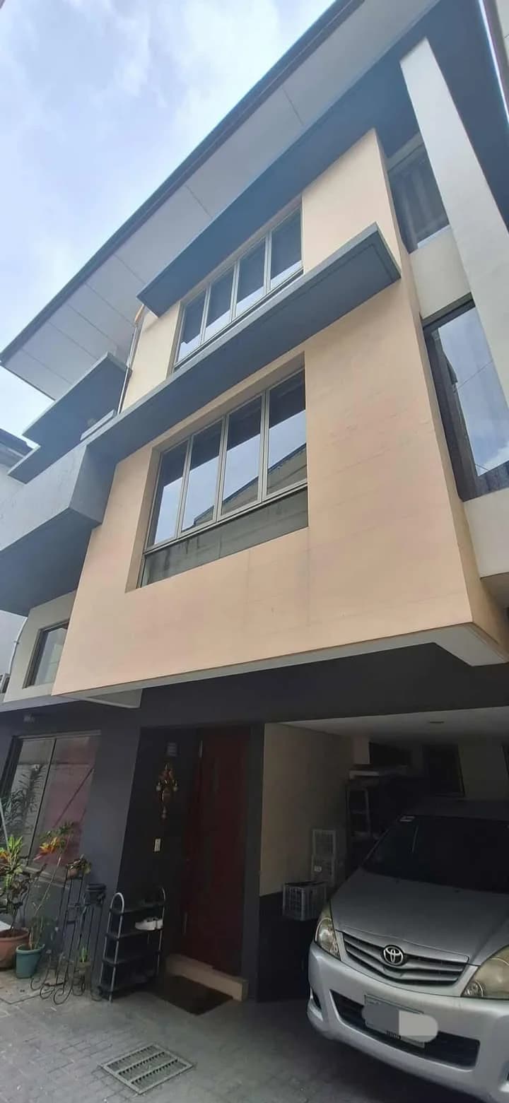 B | 4BR 380sqm Townhouse for Sale in Quezon City