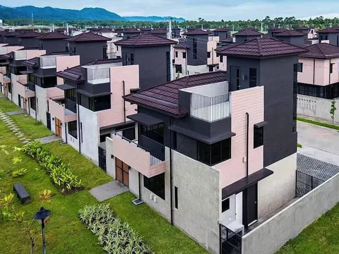 Seafront Residences | 3BR 200sqm House & Lot for Sale in Batangas