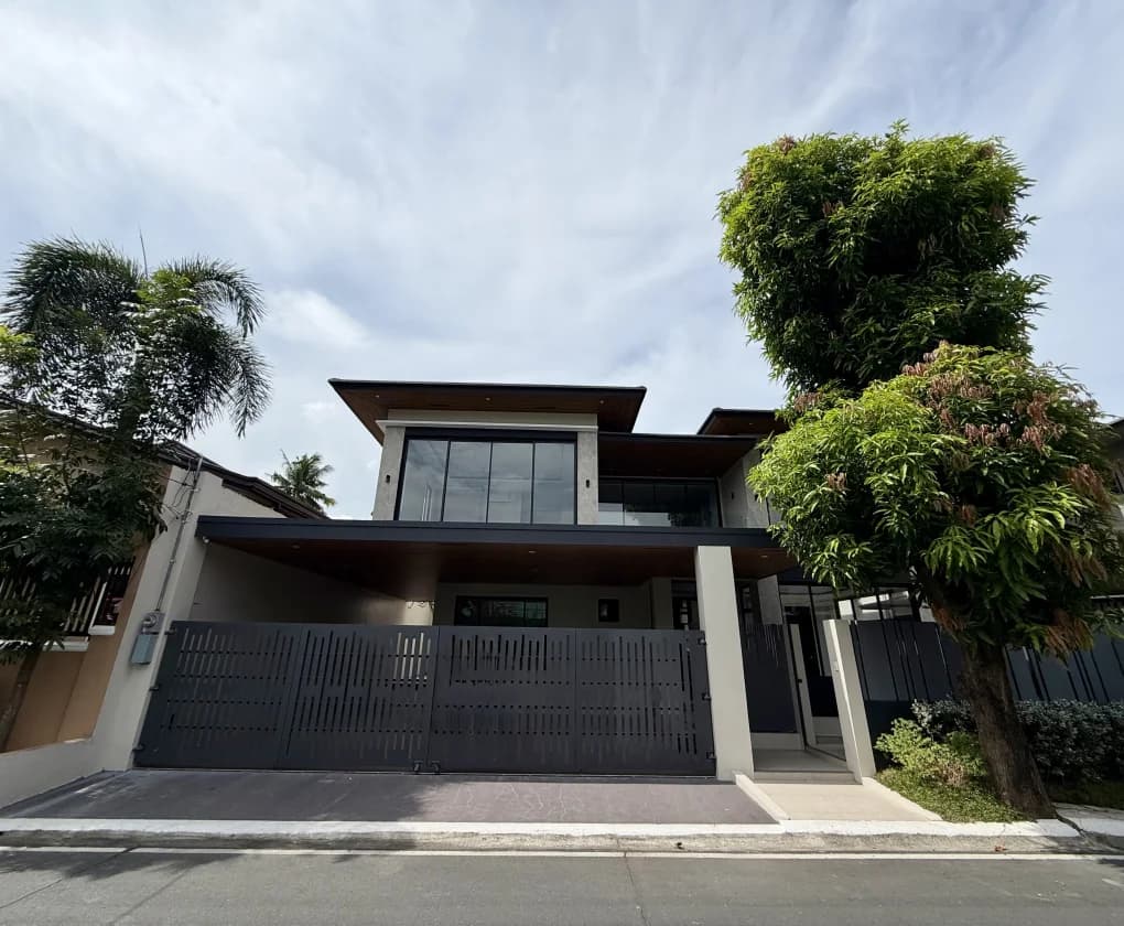 Inner Circle, Bf Homes | 5BR 362sqm House & Lot for Sale in Parañaque City