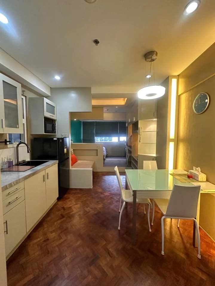 The Columns | Studio 30sqm Condo for Rent in Makati City