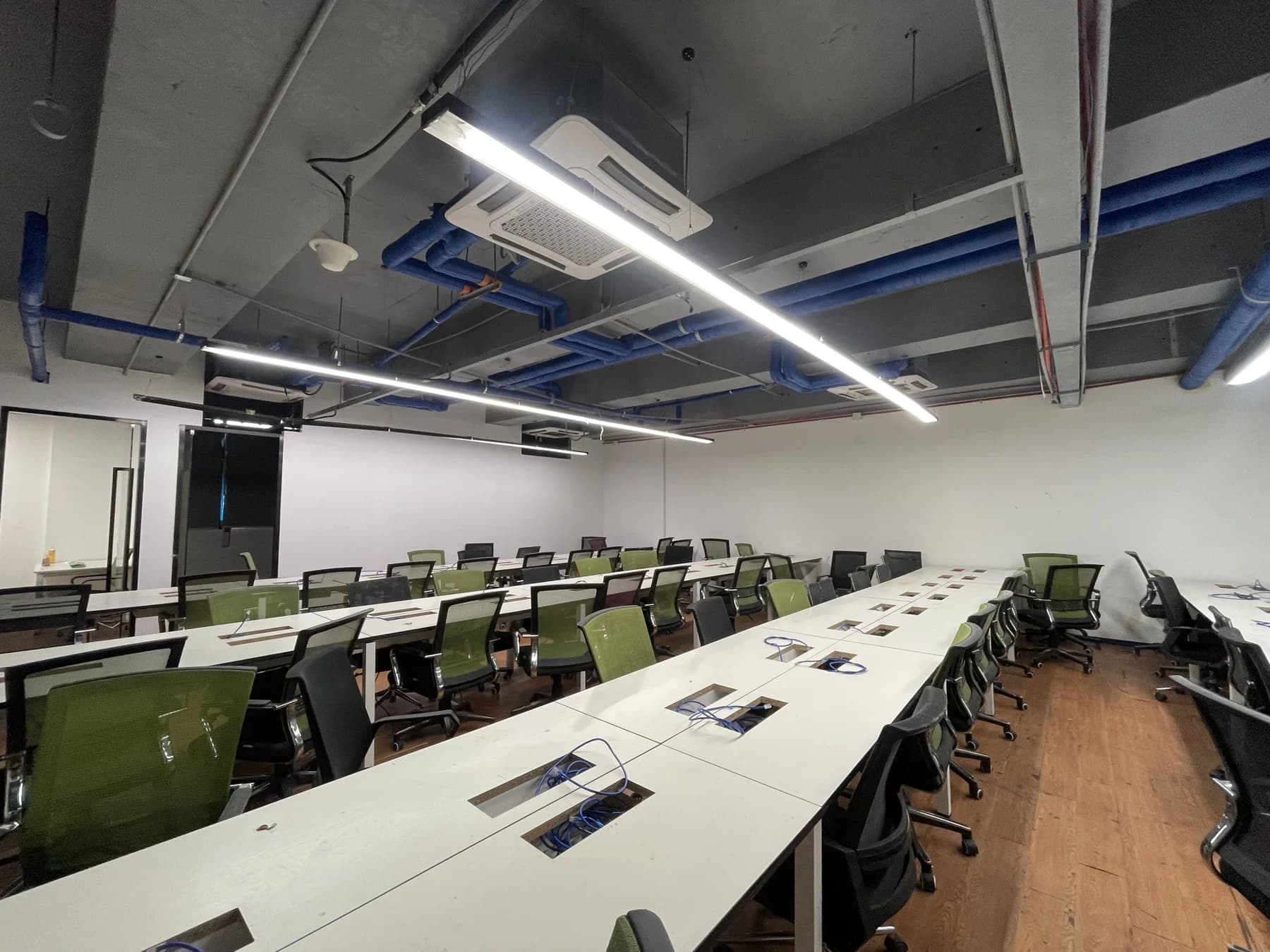 Jx Tower | 1281sqm Office Space for Rent in Parañaque City