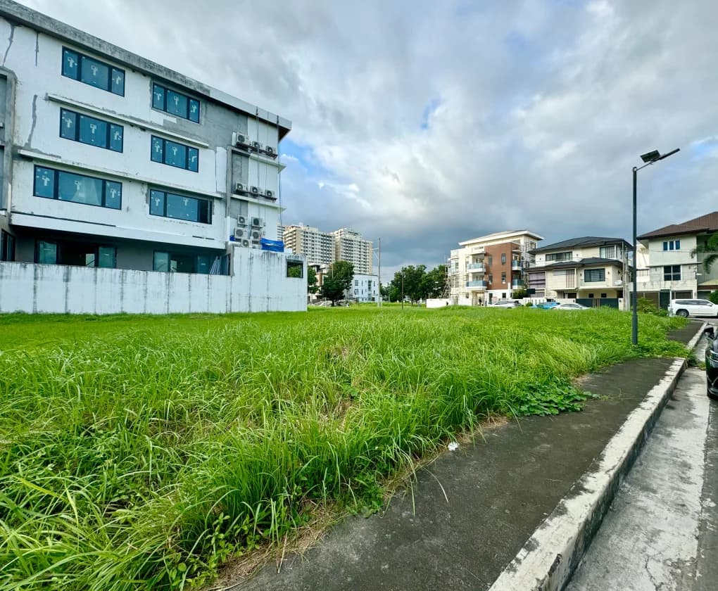 Palm Coast Marina Village | Lot for Sale in Parañaque City