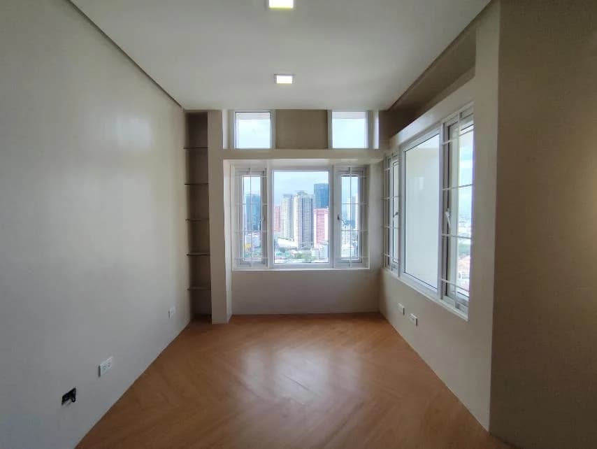 Kingswood Makati | 4BR 154sqm Condo for Sale in Makati City