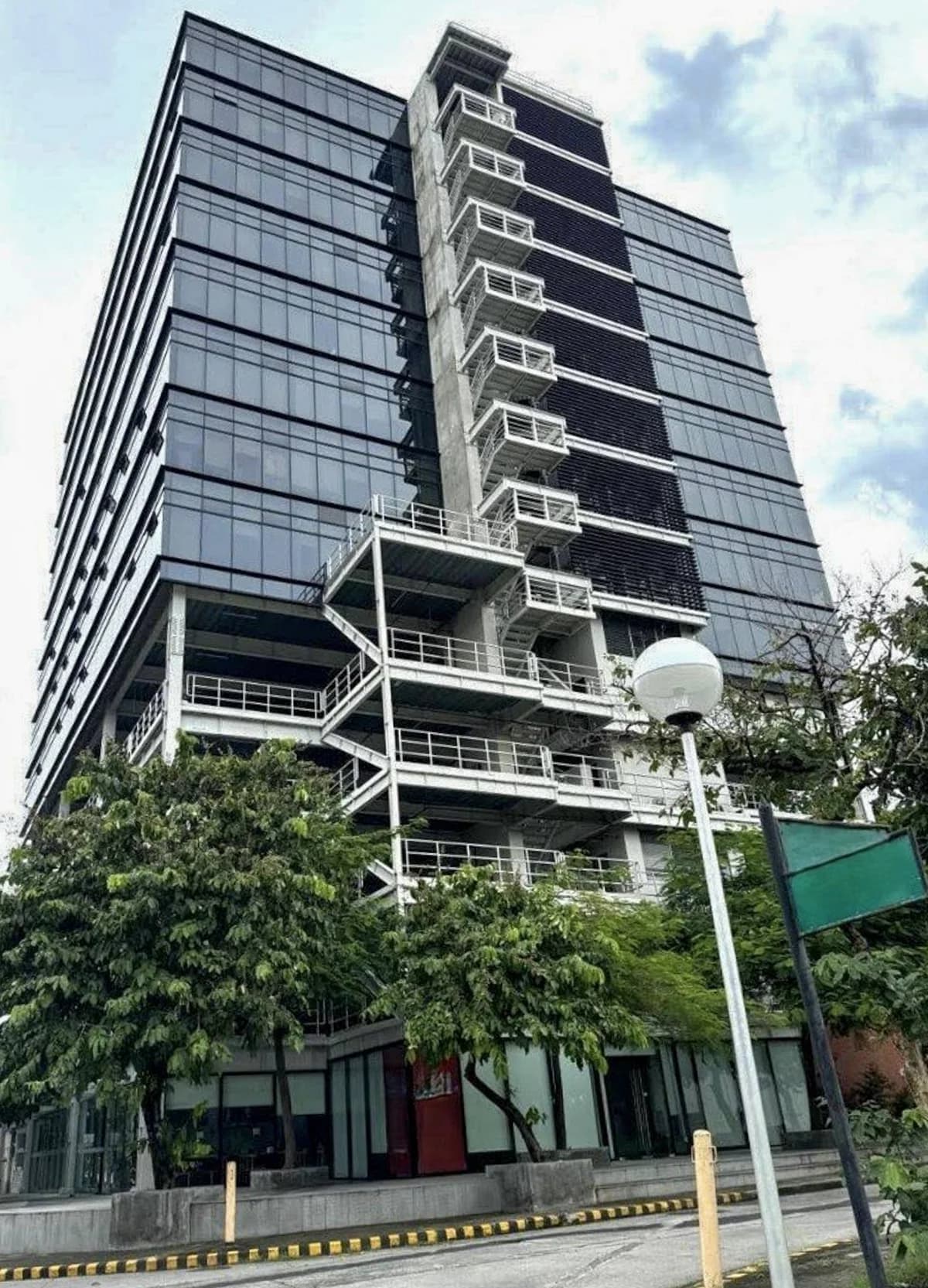 Workspace Building | 1000sqm Office Space for Rent in Muntinlupa City
