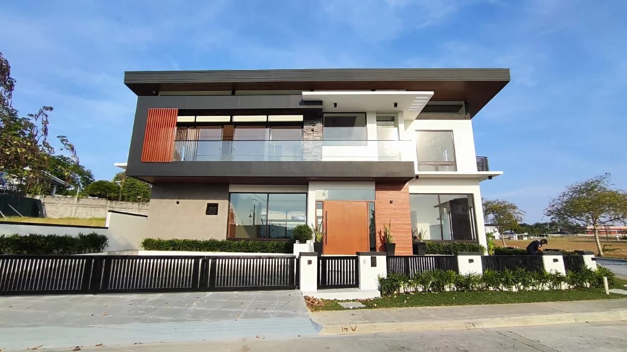 Alabang West Las Pinas City | 5BR 598sqm House & Lot for Sale in Las Piñas City