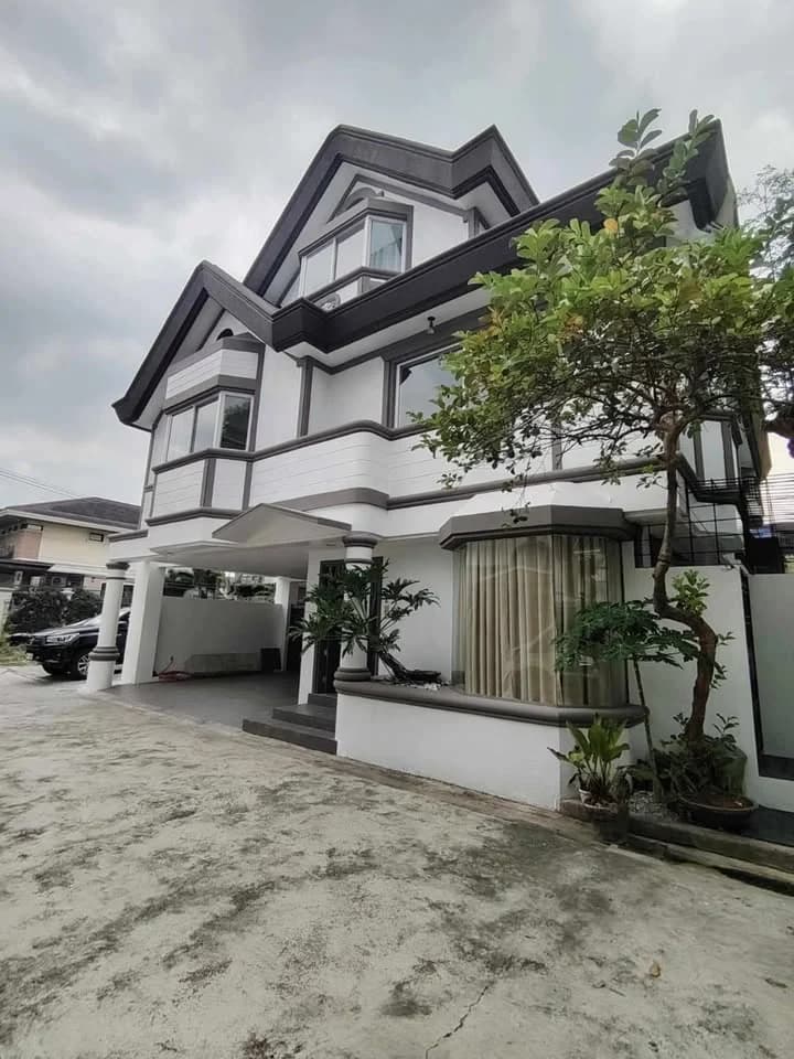 New Manila 11 Street | 5BR 223sqm Townhouse for Sale in Quezon City