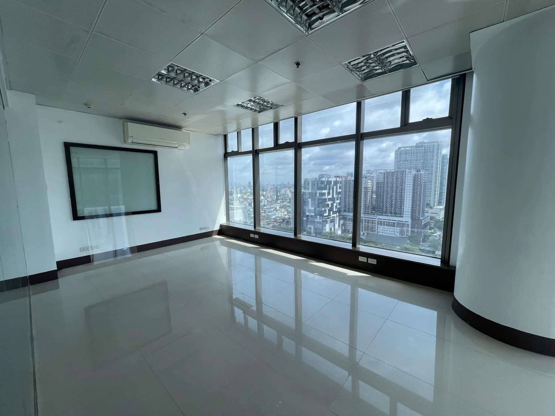 Trade And Financial Tower | 208sqm Office Space for Rent in Taguig City - Bgc