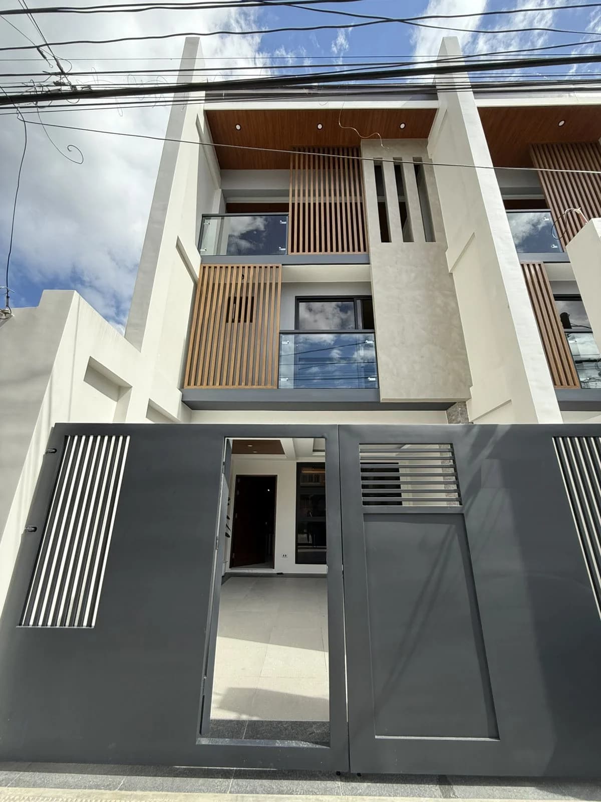 Northview 1, Batasan Hills | 3BR 240sqm Townhouse for Sale in Quezon City