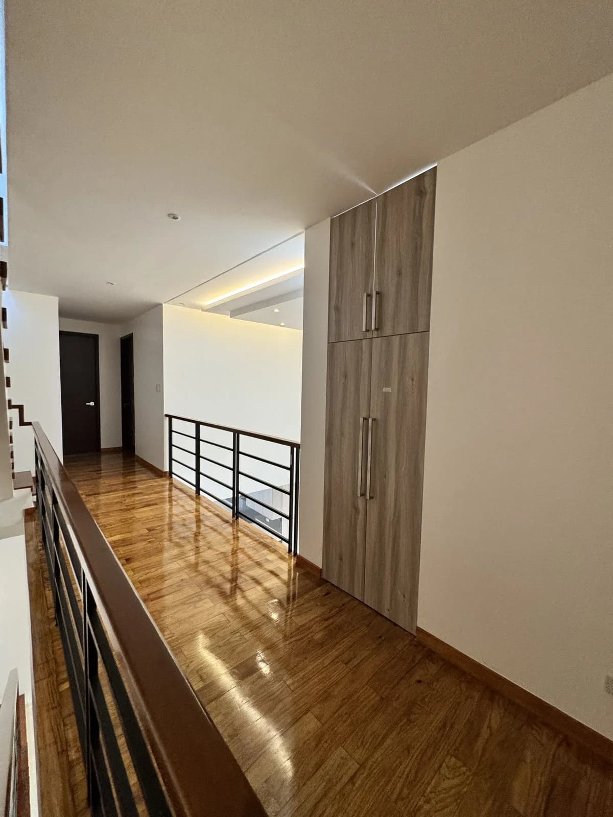 Pasig City | 5BR 350sqm Townhouse for Sale in Pasig City