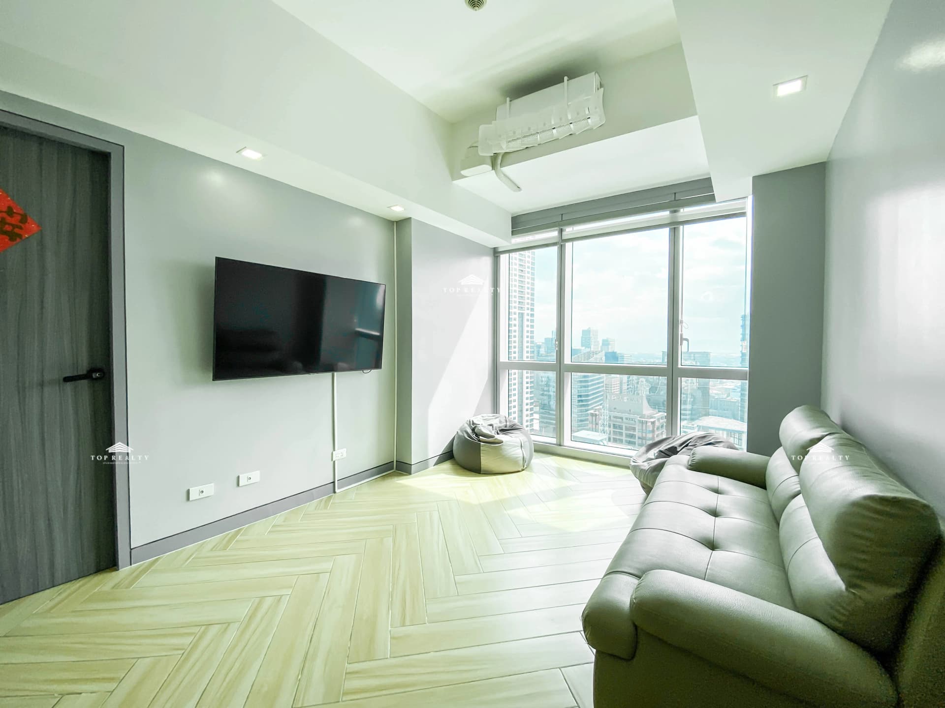 8 Forbestown Road | 2BR 74sqm Condo for Sale in Taguig City - Bgc