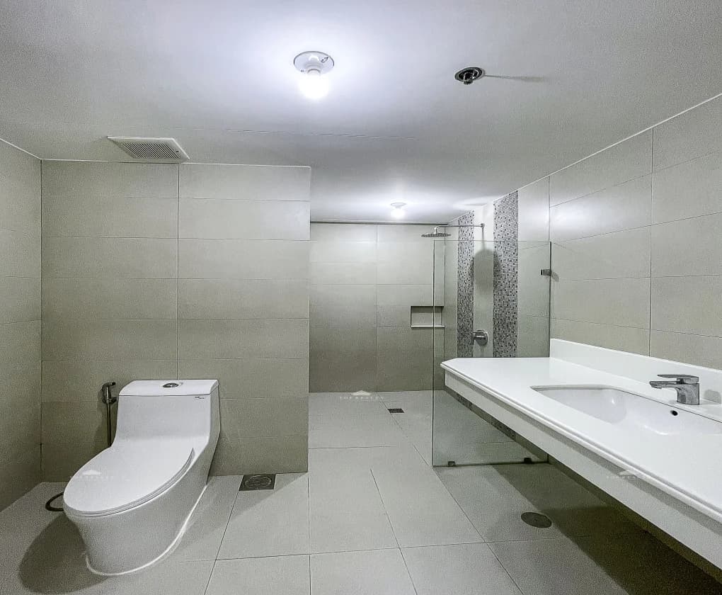 Oak Harbor Residences | 3BR 253sqm Condo for Sale in Parañaque City