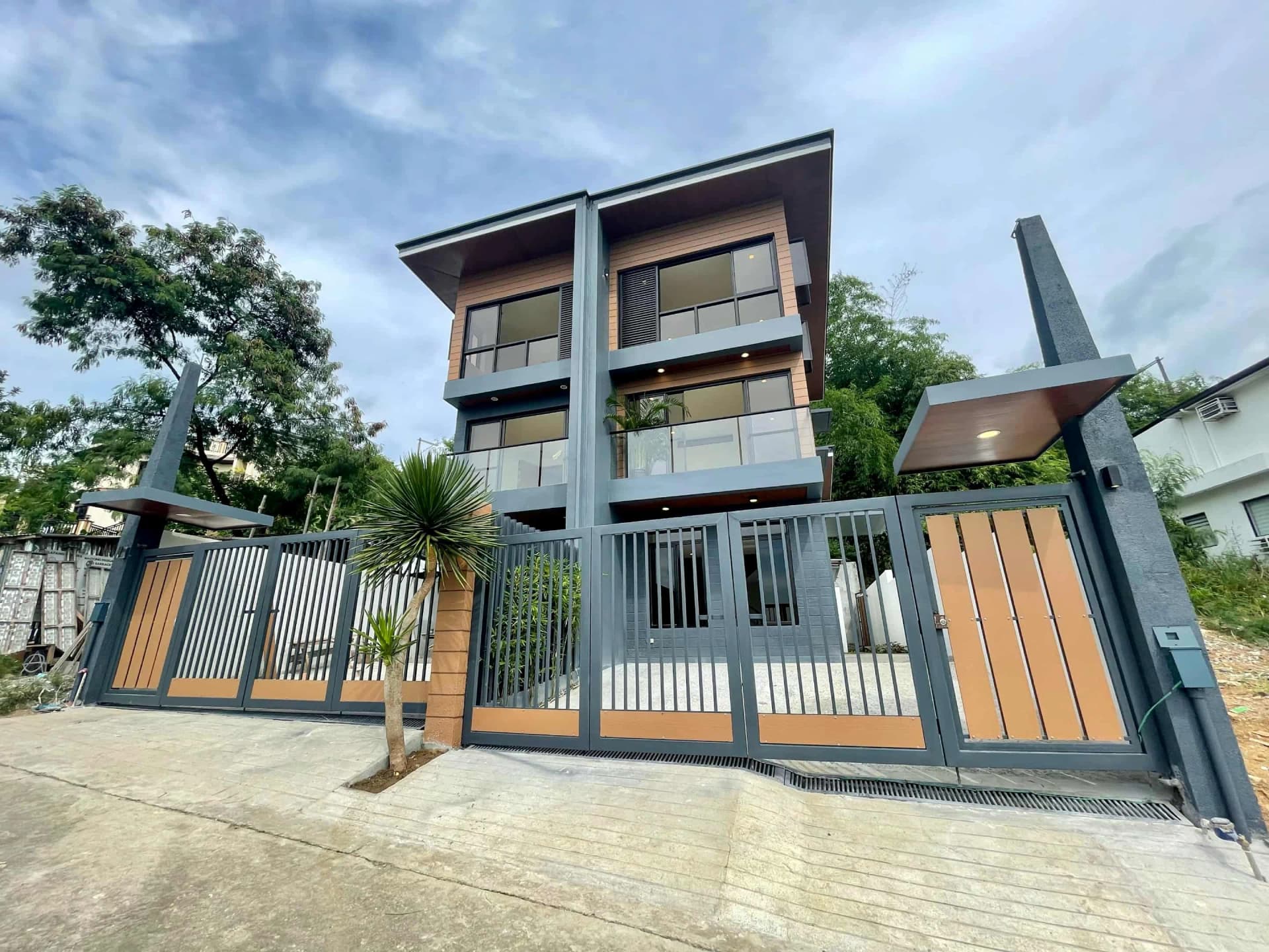Monteverde Royale Executive Village | 4BR 190sqm House & Lot for Sale in Rizal