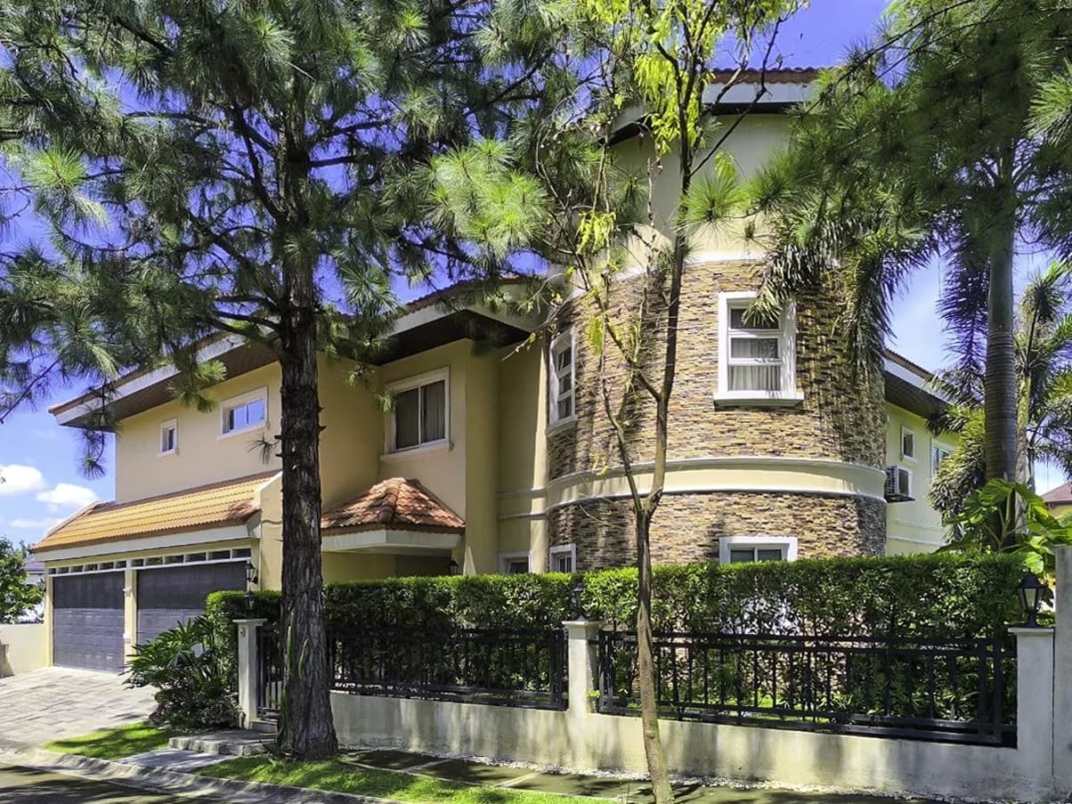 Portofino South | 5BR 700sqm House & Lot for Sale in Las Piñas City