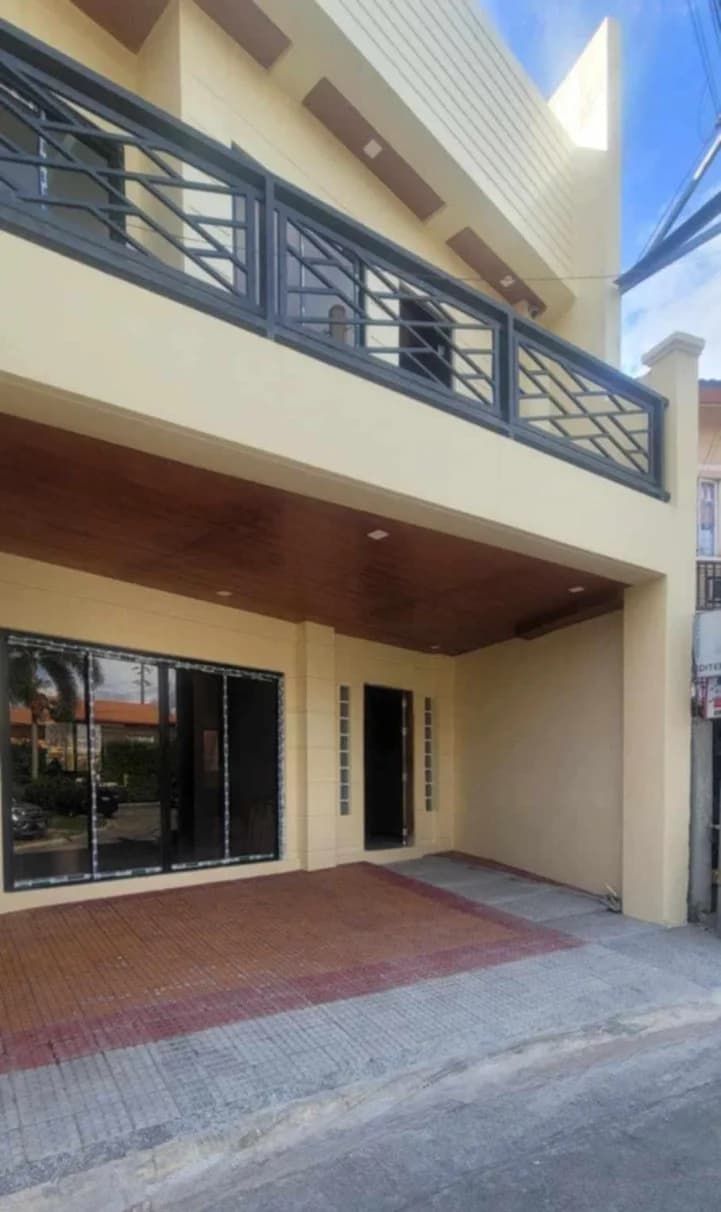 Bf Resort Village | 5BR 260sqm House & Lot for Sale in Las Piñas City